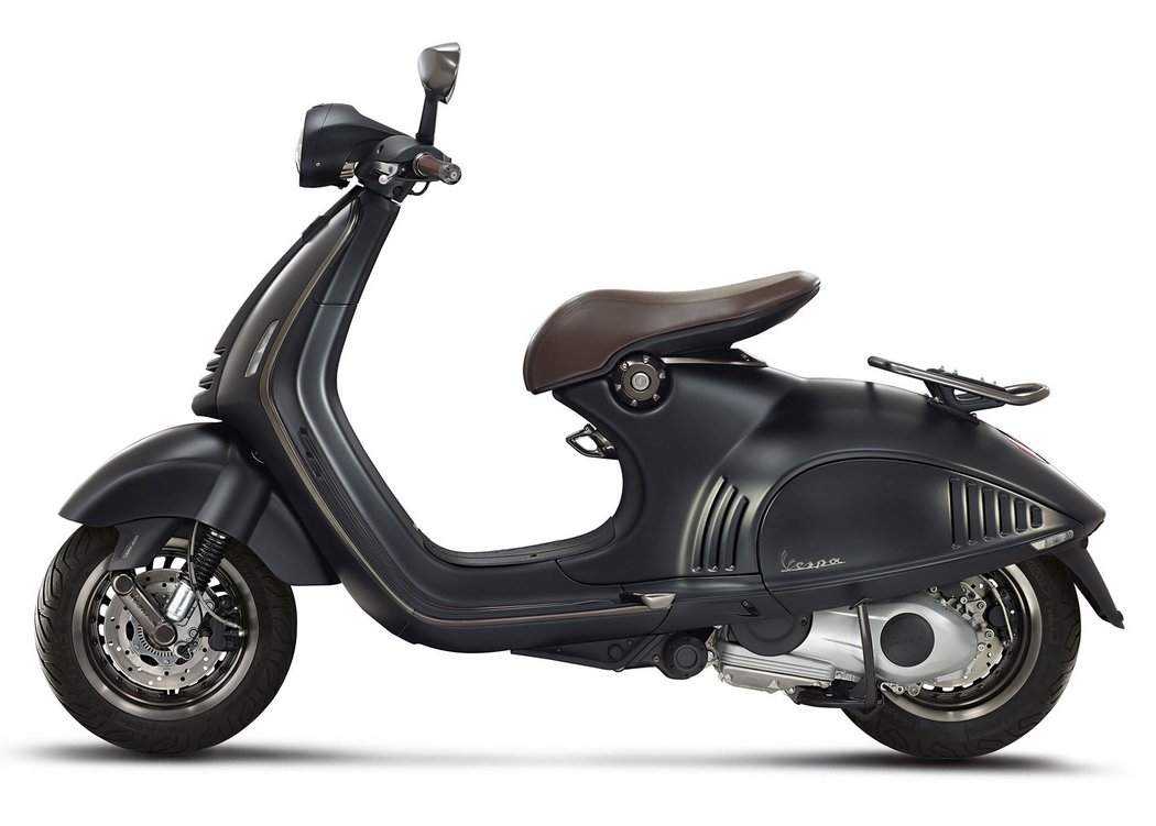 Vespa 946 Emporio Armani (2015)