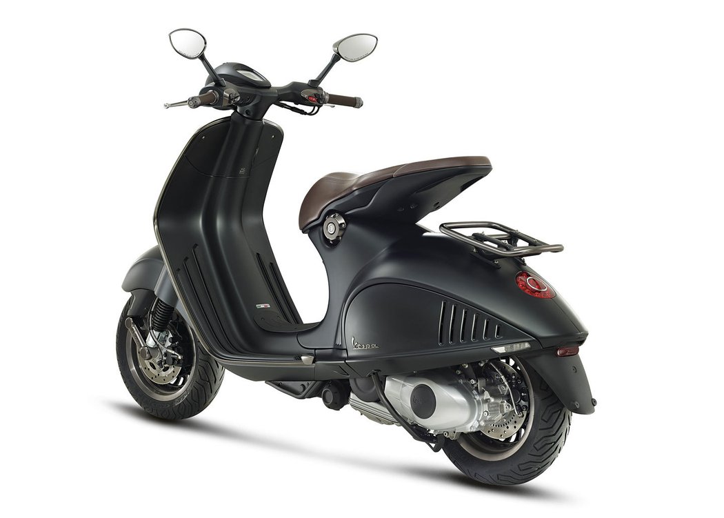 Vespa 946 Emporio Armani (2015)