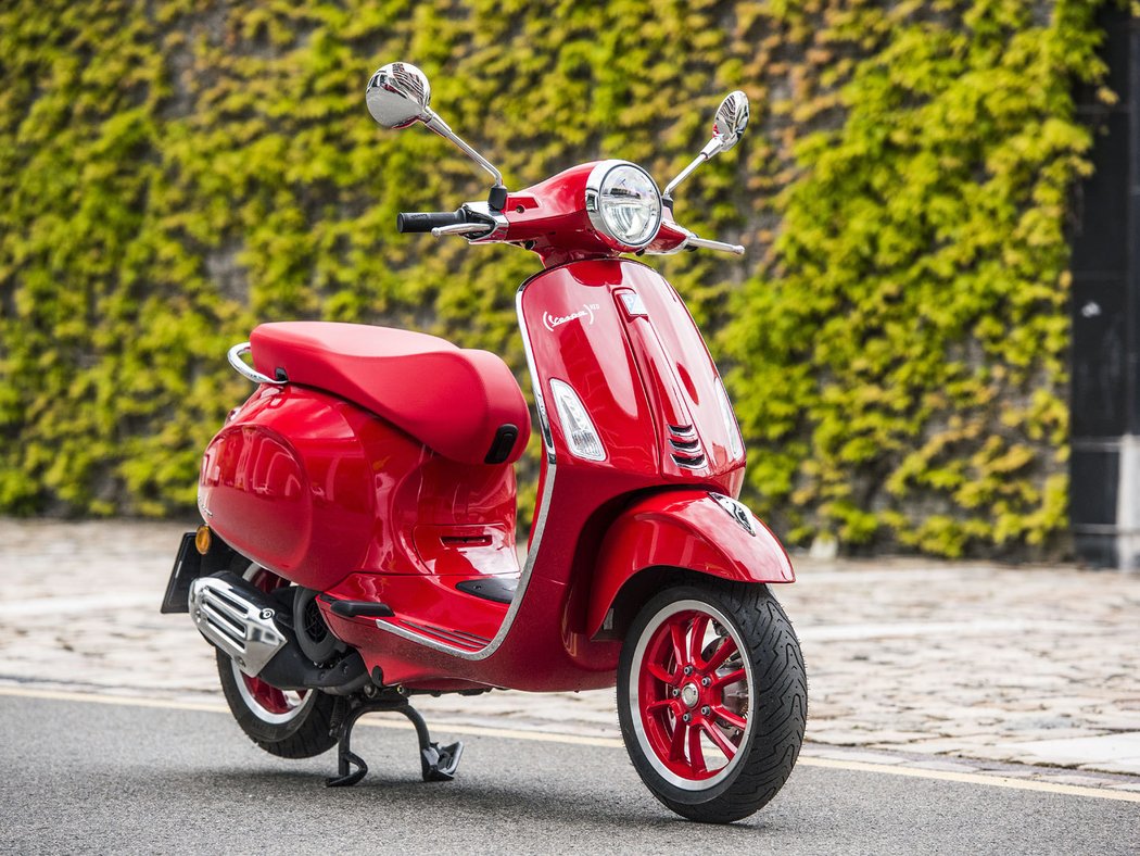 Vespa Primavera RED 125