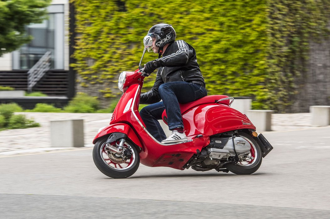 Vespa Primavera RED 125