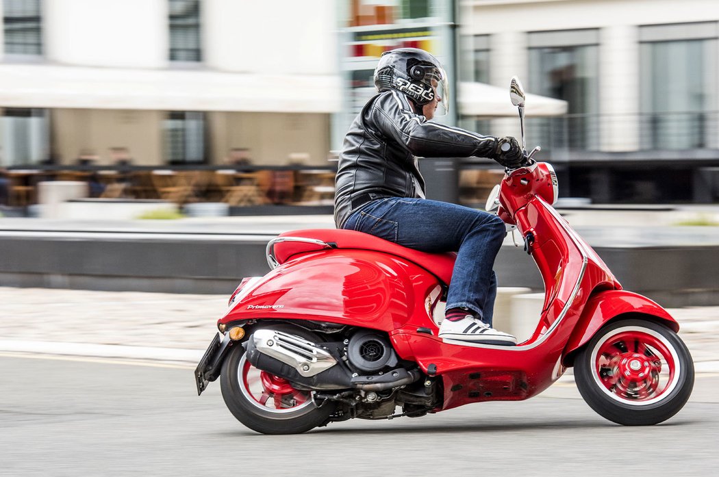 Vespa Primavera RED 125