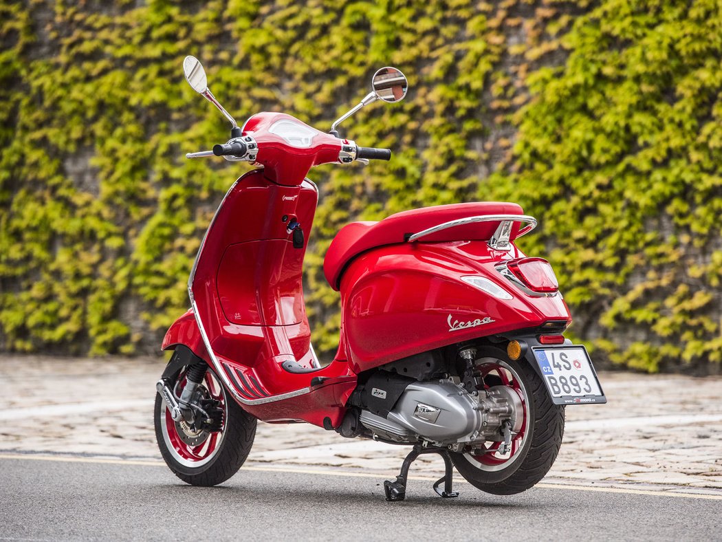 Vespa Primavera RED 125