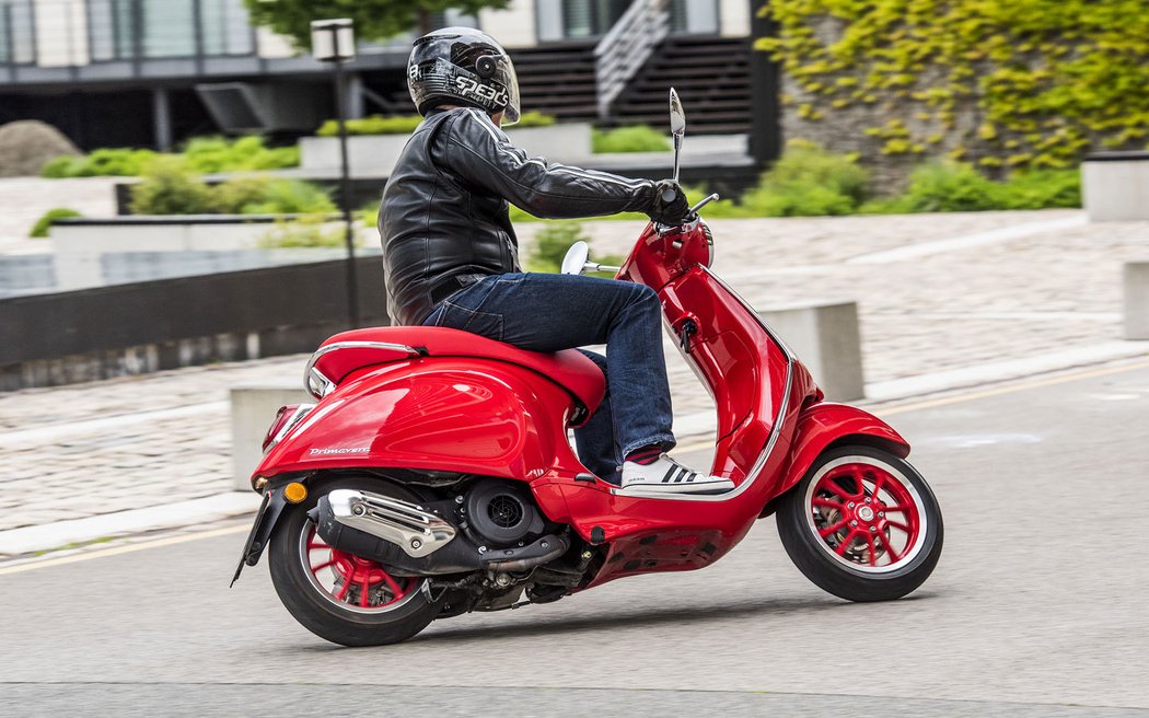 Vespa Primavera RED 125