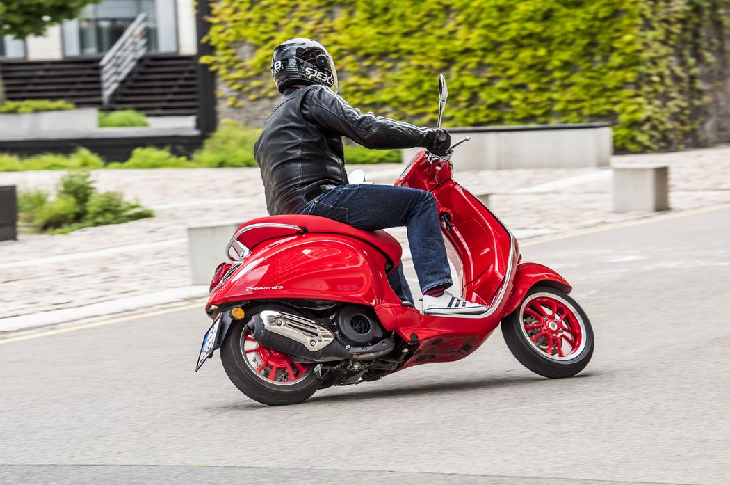 Vespa Primavera RED 125