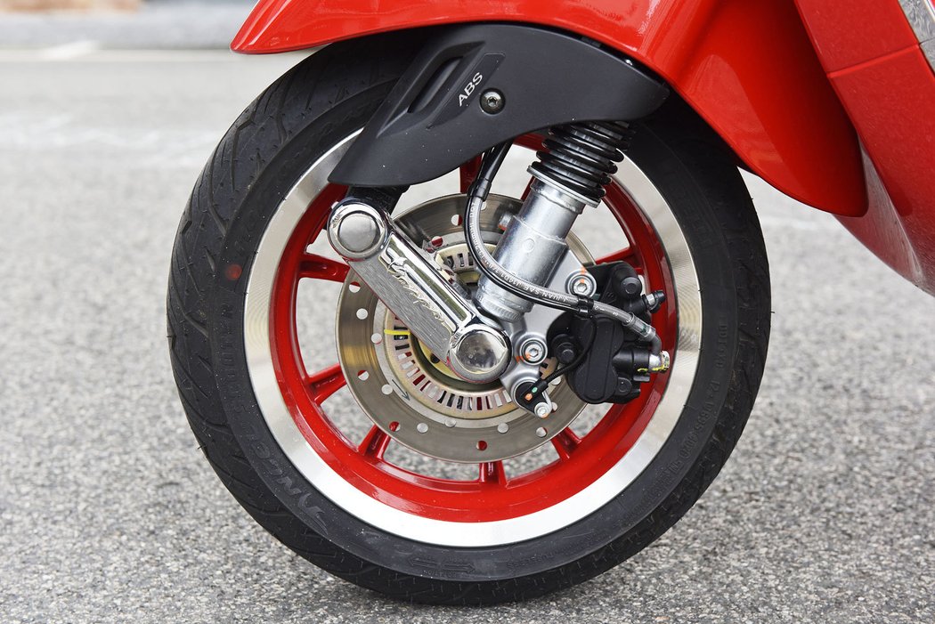 Vespa Primavera RED 125