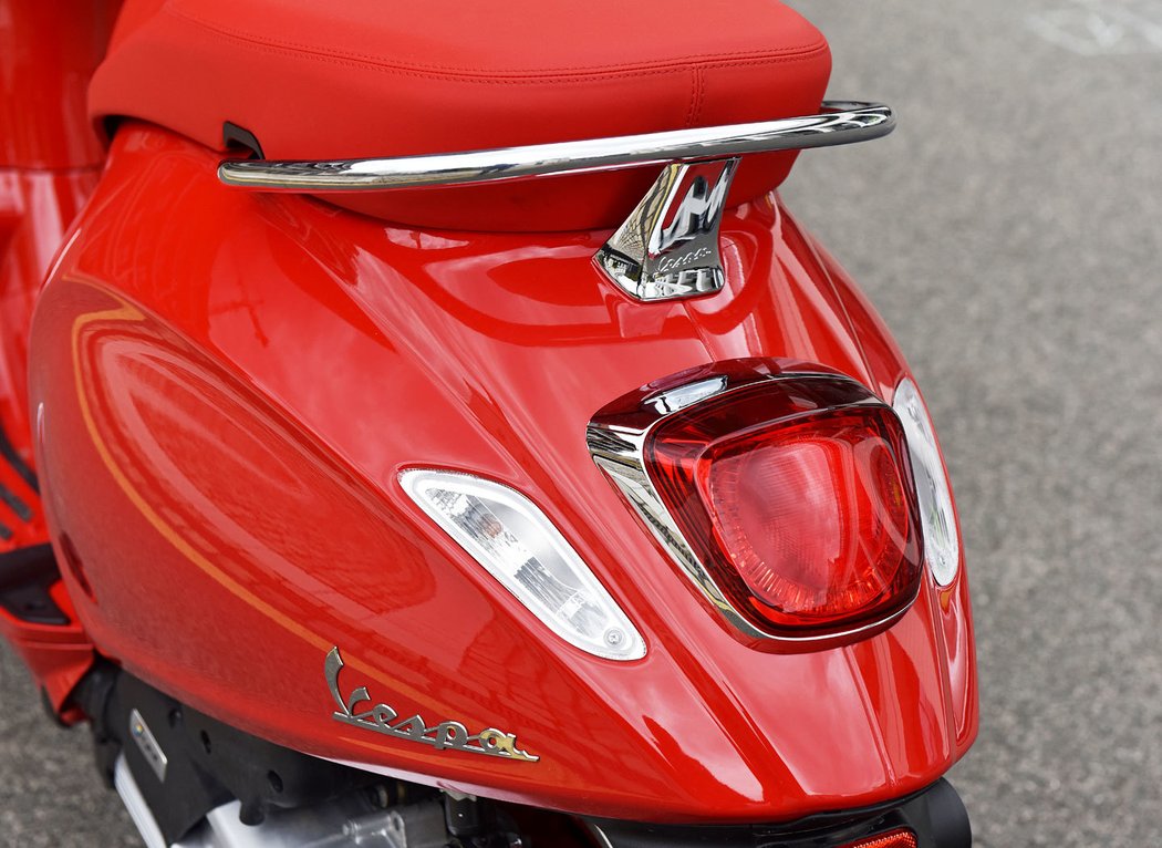 Vespa Primavera RED 125