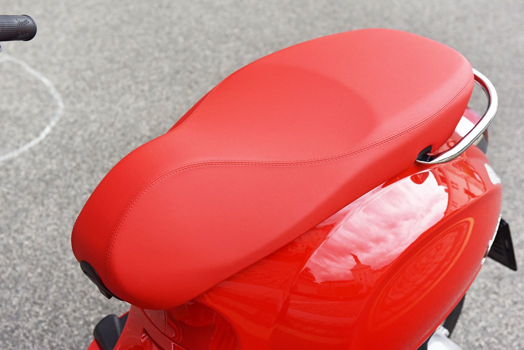 Vespa Primavera RED 125