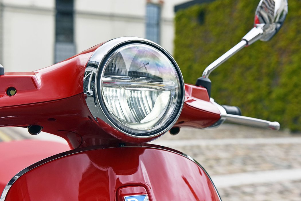 Vespa Primavera RED 125