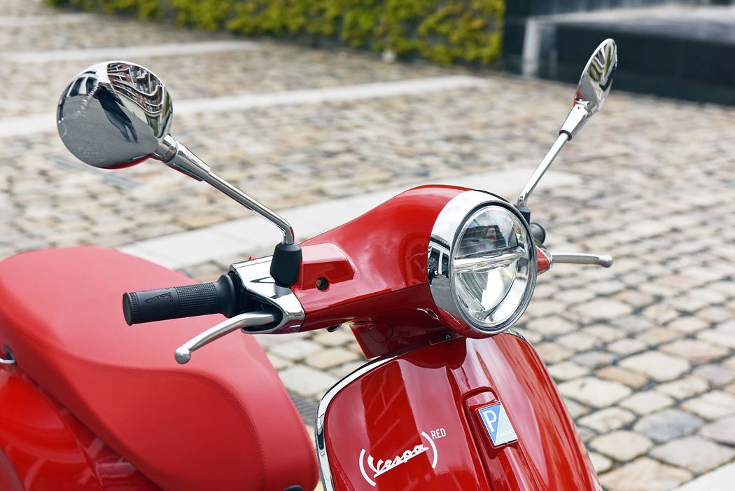 Vespa Primavera RED 125