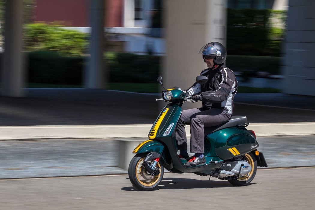 Vespa Sprint 125 Racing Sixties