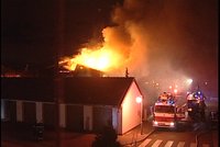 Při požáru ve Vestci u Prahy uhořeli dva lidé