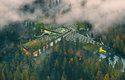 Ekologická továrna uprostřed lesa: Střecha bude osazena solárními panely a kempovištěm