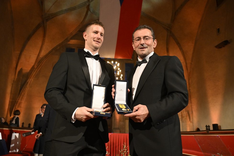 Herec Ondřej Vetchý obdržel od prezidenta Petra Pavla státní vyznamenání. (28.10.2024) Herec Ondřej Vetchý obdržel od prezidenta Petra Pavla státní vyznamenání. (28.10.2024)