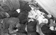Výsledek masakru civilistů SS v Úsobské ulici 6. května 1945.  