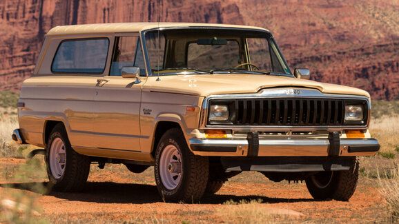 Jeep Cherokee SJ (1974–1983): Vůbec první SUV. A hned s osmiválcem