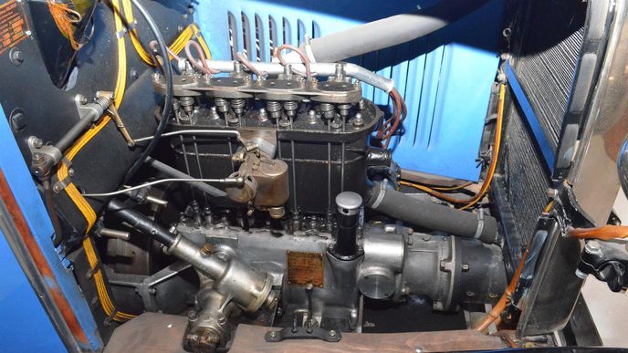 Motor má výkon jen 16 koní. Je to část původně leteckého motoru.