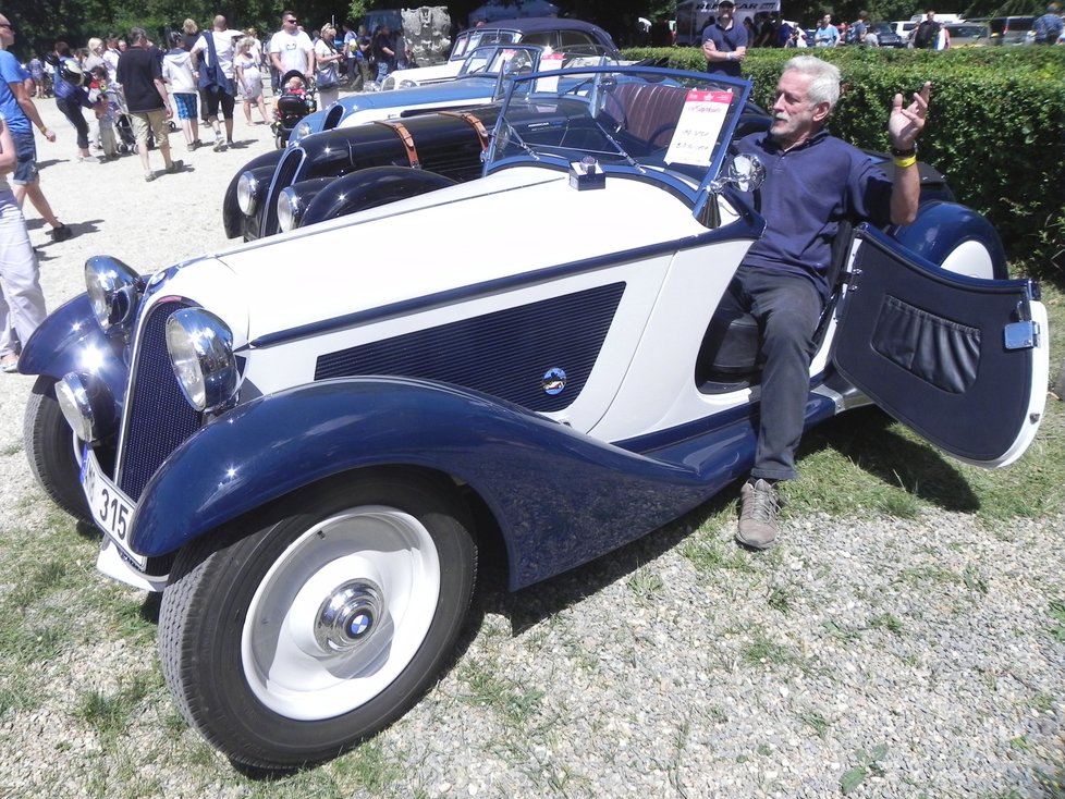 BMW 315/1 z roku 1934 a jeho majitel Jan Klápa z Prostějova.