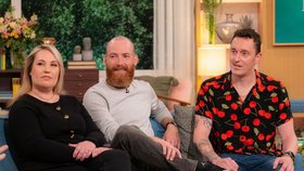 Manželský pár svojí historkou baví Británii.