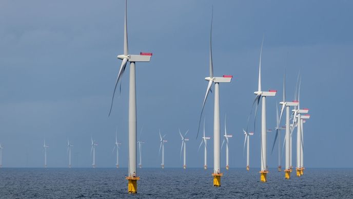 Větrníky na moři skupiny RWE zvedly meziročně zisk o více než desetinu. (ilustrační foto)