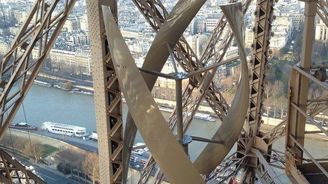 Eiffelova věž dostala vlastní větrné elektrárny