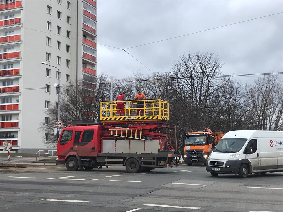 U Větrníku došlo k poruše trakčního vedení, 11. února 2019.