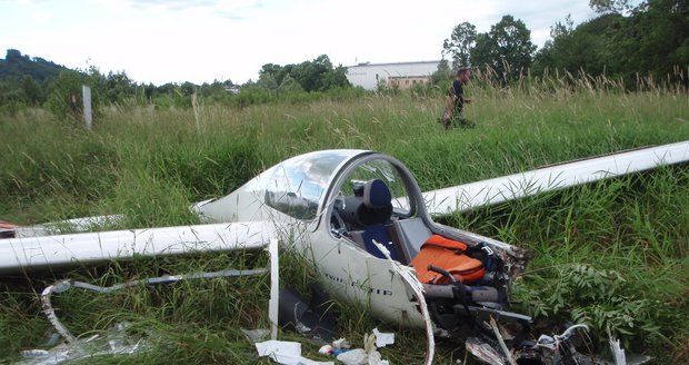 Další pilot v nesnázích: Nad kluzákem ztratil vládu, stihl nouzově přistát