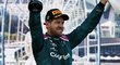 Sebastian Vettel slaví úspěch z Baku. Těsně po něm se pustil do kolegů z formule 1. Sebastian Vettel slaví úspěch z Baku. Těsně po něm se pustil do kolegů z formule 1.