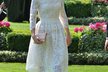 Vévodkyně Kate upoutala na dostihu v Ascottu průsvitnými šaty.