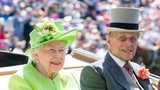 Britský princ Philip zemřel, oznámil ráno britský deník. Odpoledne vladař mával davům