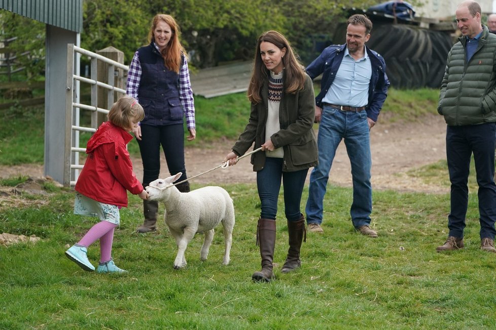 Vévodkyně při návštěvě rodinné farmy Manor Farm v hrabství Durham.