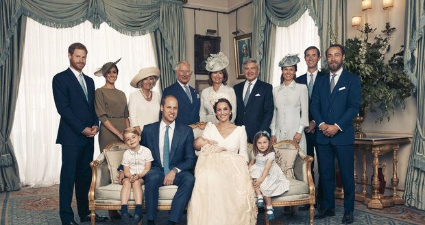 Oficiální fotografie ze křtu prince Louise fotil Matt Holyoak, královna s manželem chyběli.