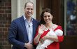 Vévodkyně Kate poprvé vyšla z porodnice po porodu třetího potomka, nejmladšího synka.