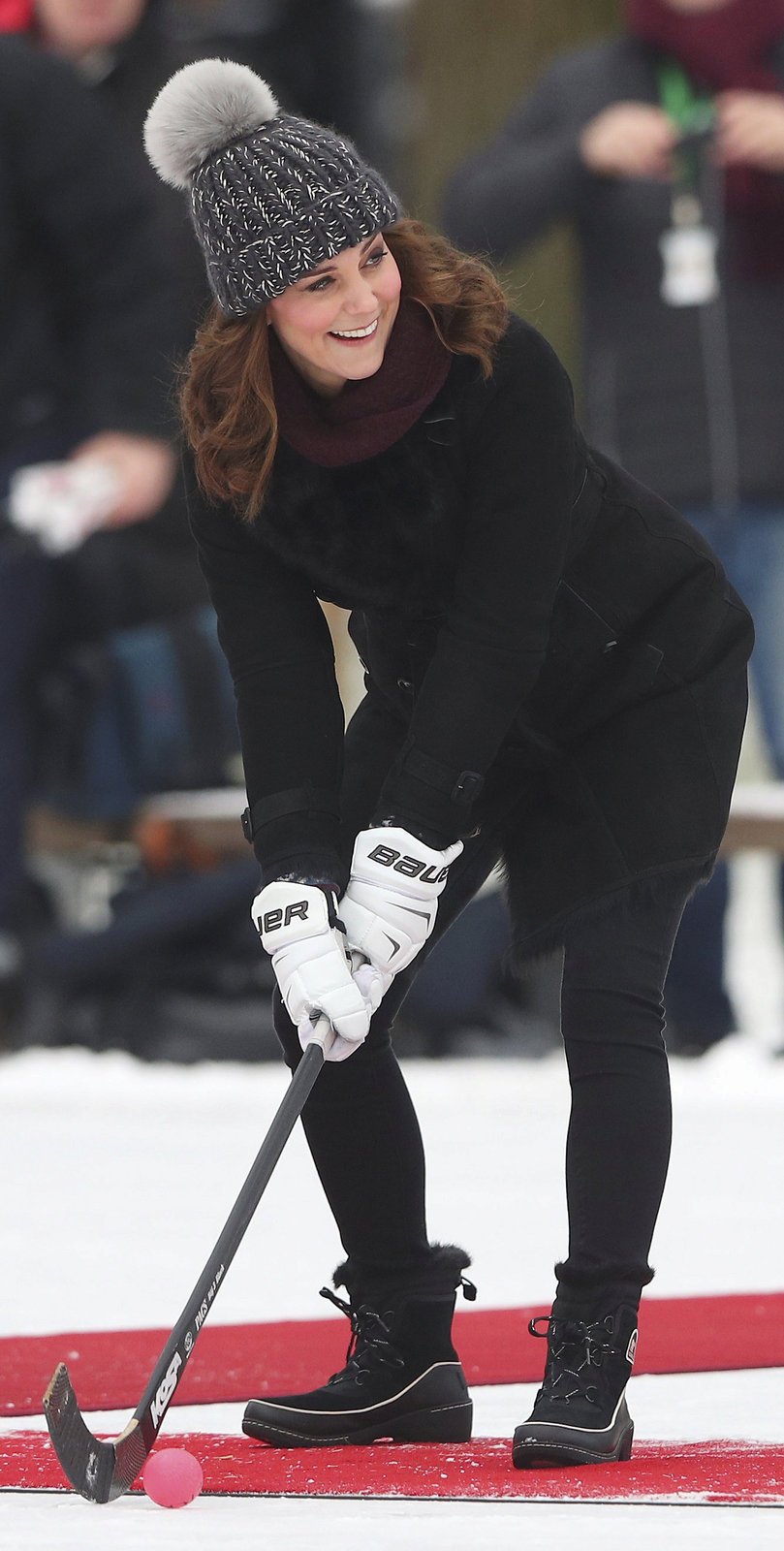 Krásná Kate se při bandy hokeji bavila doslova královsky.