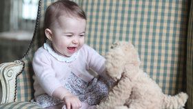 Její královská roztomilost: William a Kate zveřejnili nové snímky princezny Charlotte