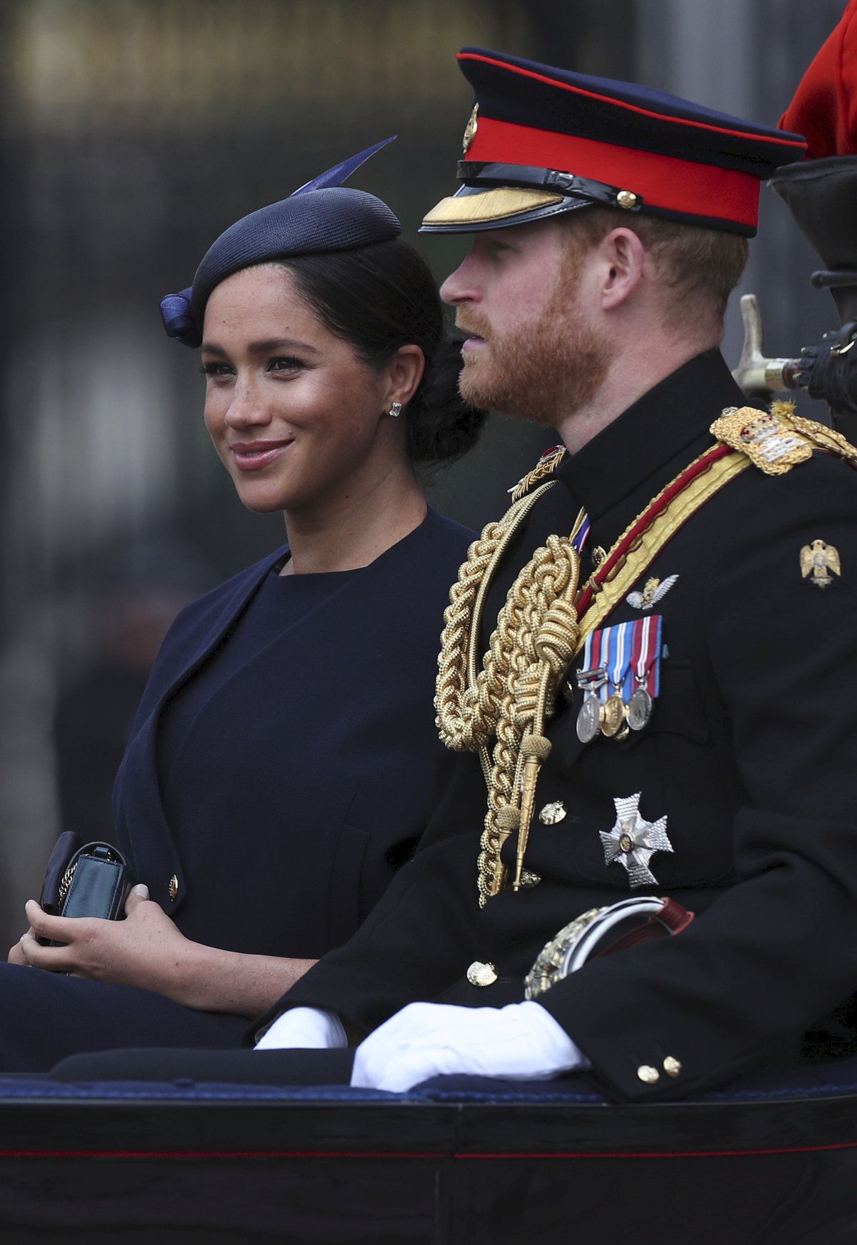 Vévodkyně Meghan a princ Harry na oslavách královny