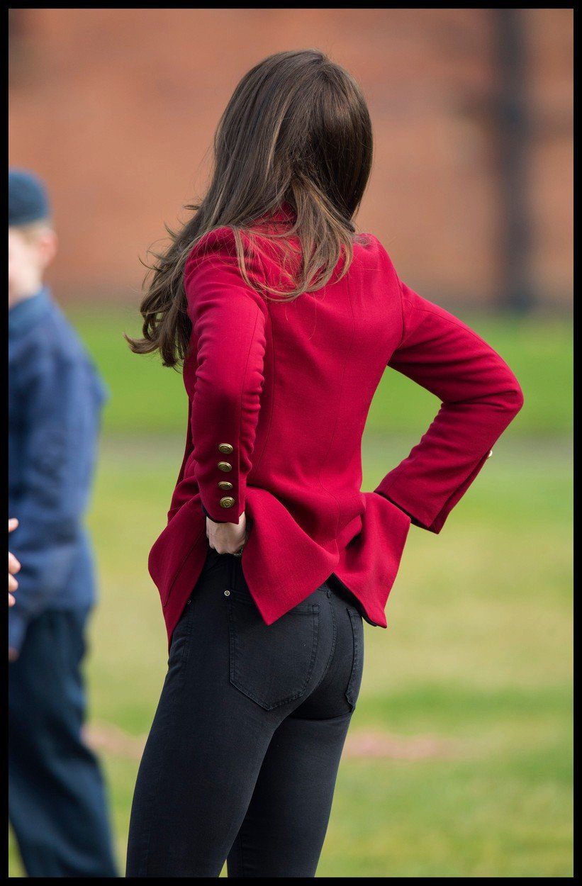 Vévodkyně Kate ukázala sexy zadeček.