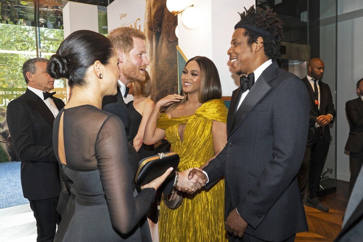 Vévodkyni Meghan na premiéře Lvího krále zastínila zpěvačka Beyoncé