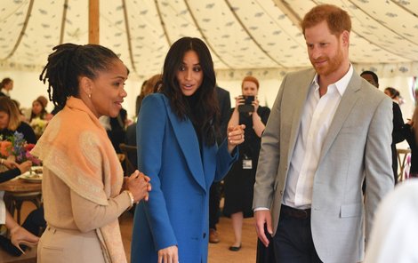 Vévodkyně Meghan s maminkou Doriou a svým manželem Harrym