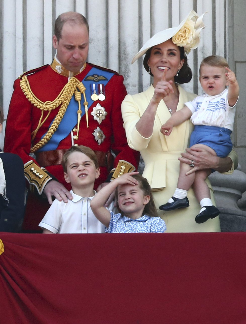 Trooping the Colour - oslavy narozenin královny Alžběty II.