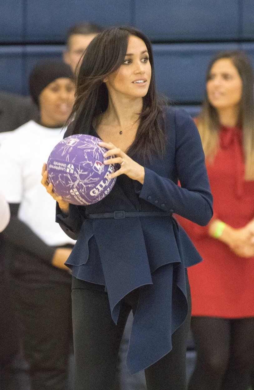 Vévodkyně Meghan hrála v tělocvičně netball