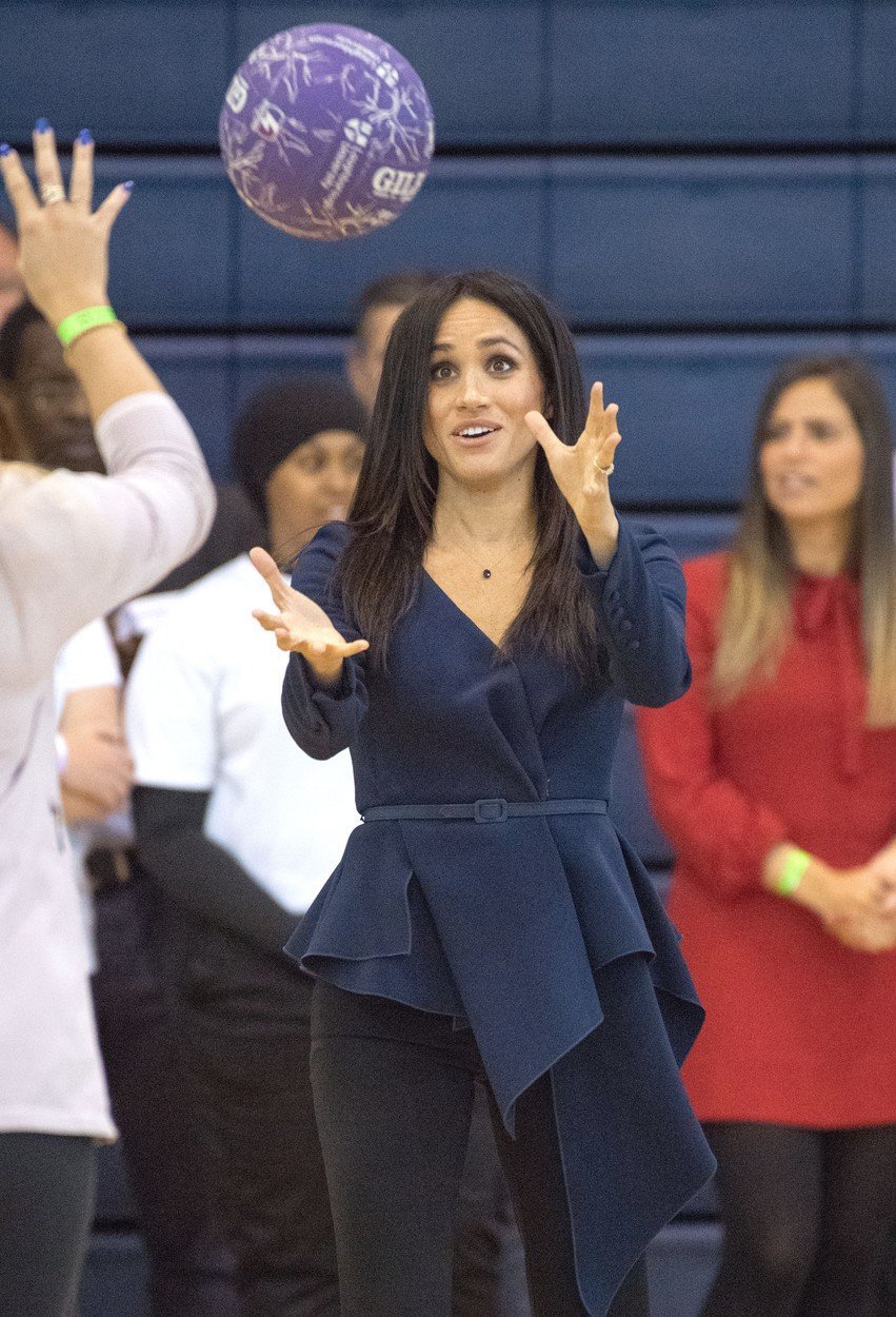 Vévodkyně Meghan hrála v tělocvičně netball