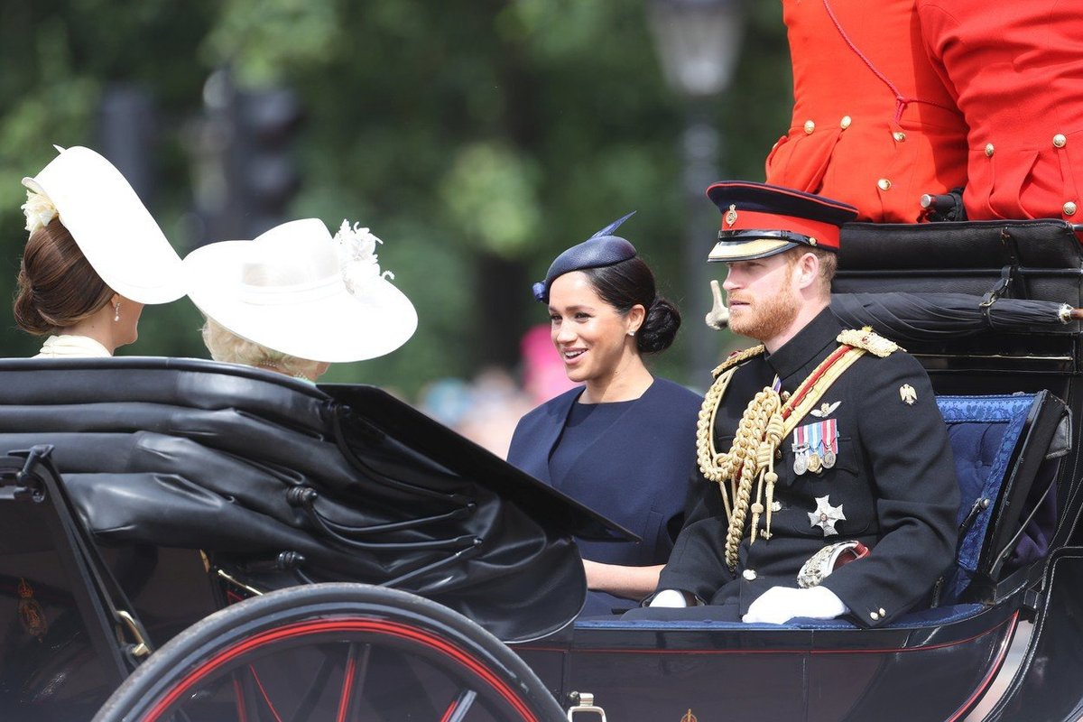 Princ Harry a vévodkyně Meghan na oslavách královny.
