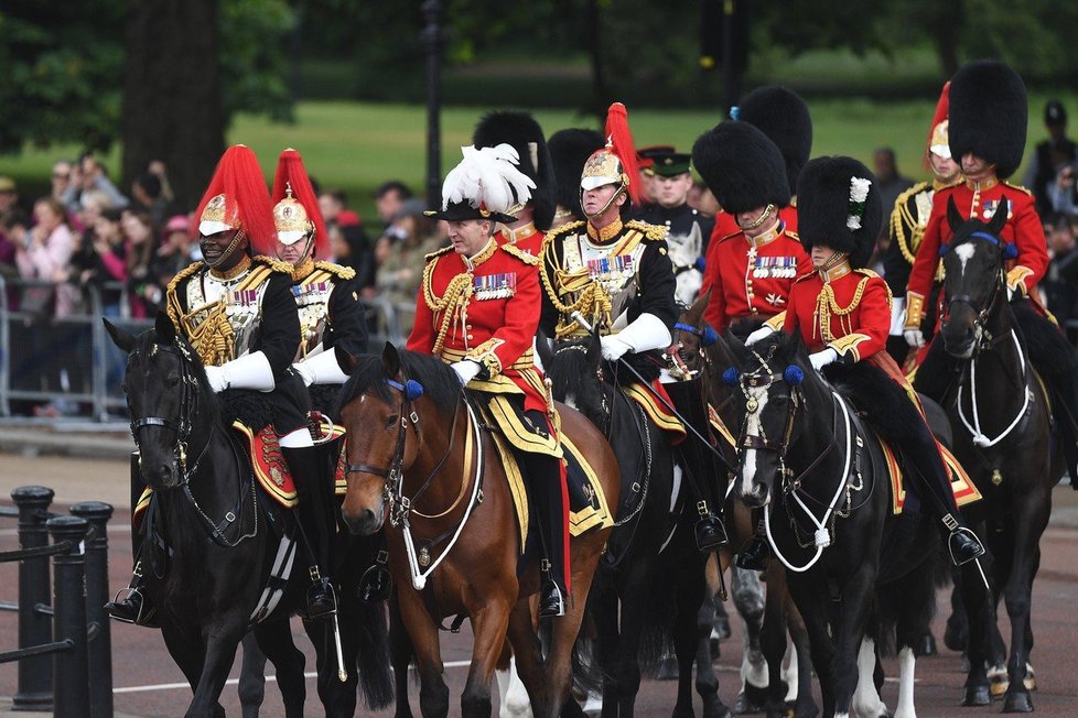 Trooping the Colour - přehlídka na oslavu narozenin královny Alžběty II.