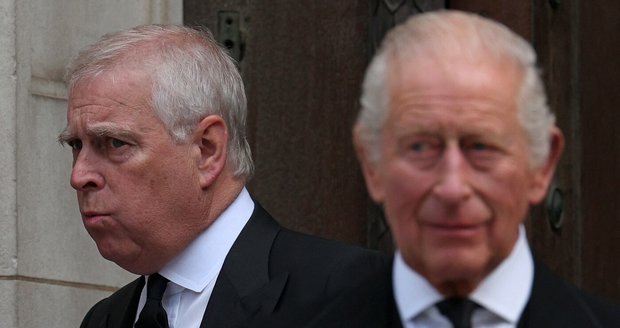 Princ Andrew a král Karel III. Princ Andrew a král Karel III.