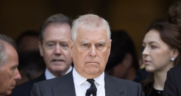 Pohřeb vévodkyně z Kentu - princ Andrew Pohřeb vévodkyně z Kentu - princ Andrew