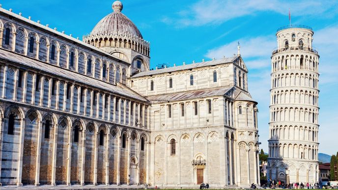 Celosvětově známá šikmá věž v italské Pise.