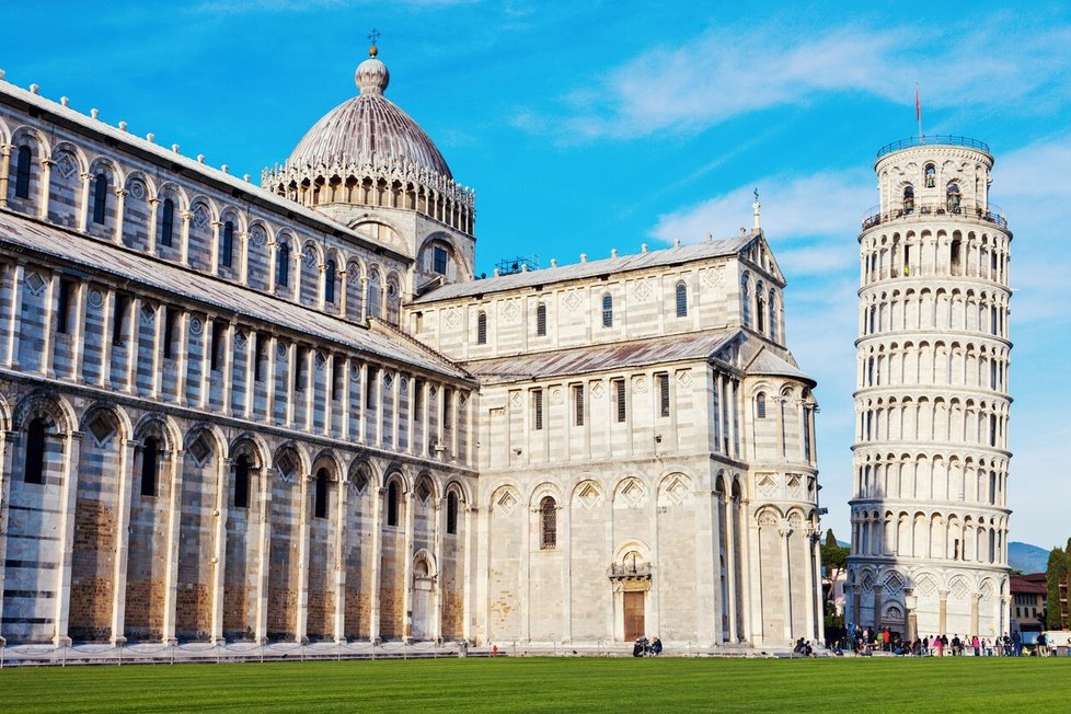 Celosvětově známá šikmá věž v italské Pise.