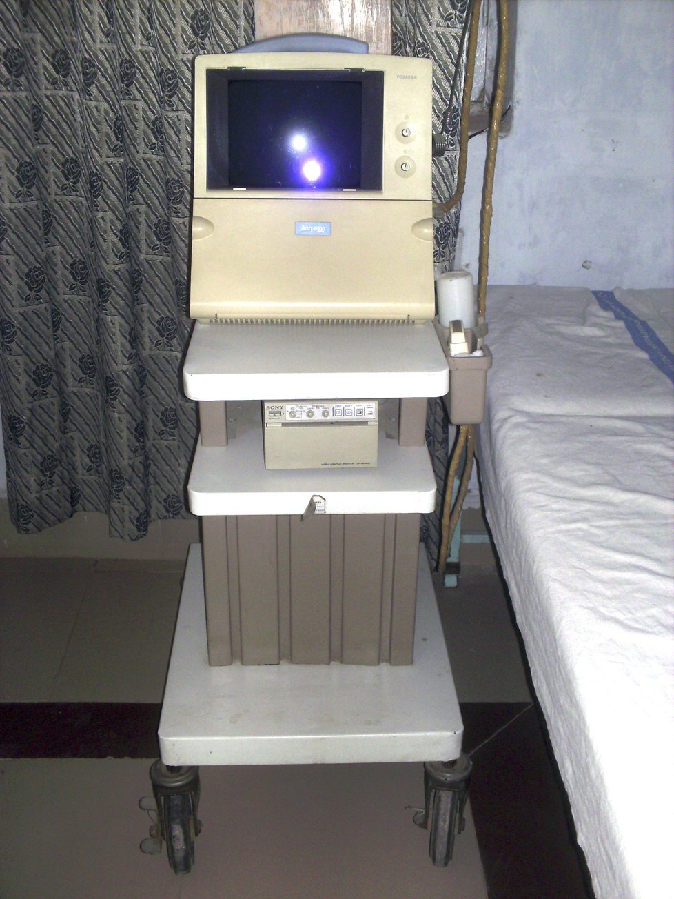 Lékařská péče a vybavení vězeňské nemocnice v Pákistánu.