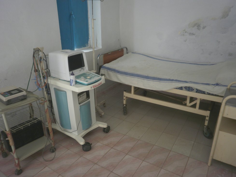 Lékařská péče a vybavení vězeňské nemocnice v Pákistánu.