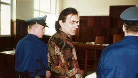 Původně Ladislav Winkelbauer si po propuštění z vězení změnil jméno na Ladislav Novák.